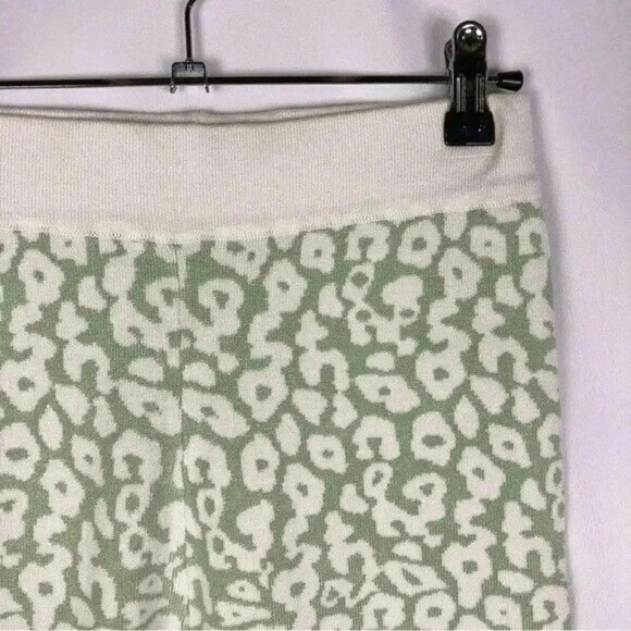 Boutique Privy Green Leopard Print Knit Biker Shorts M - Picture 4 of 4
